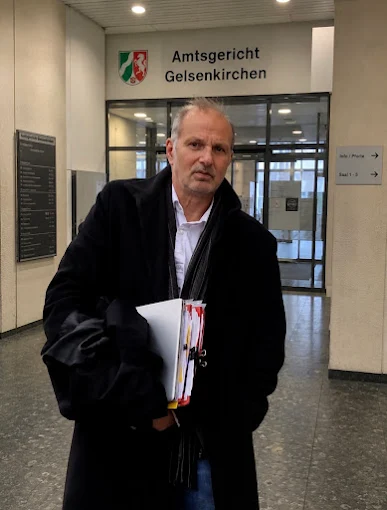Rechtsanwalt / Strafverteidiger Ingo Kramer vor dem Amtsgericht Gelsenkirchen